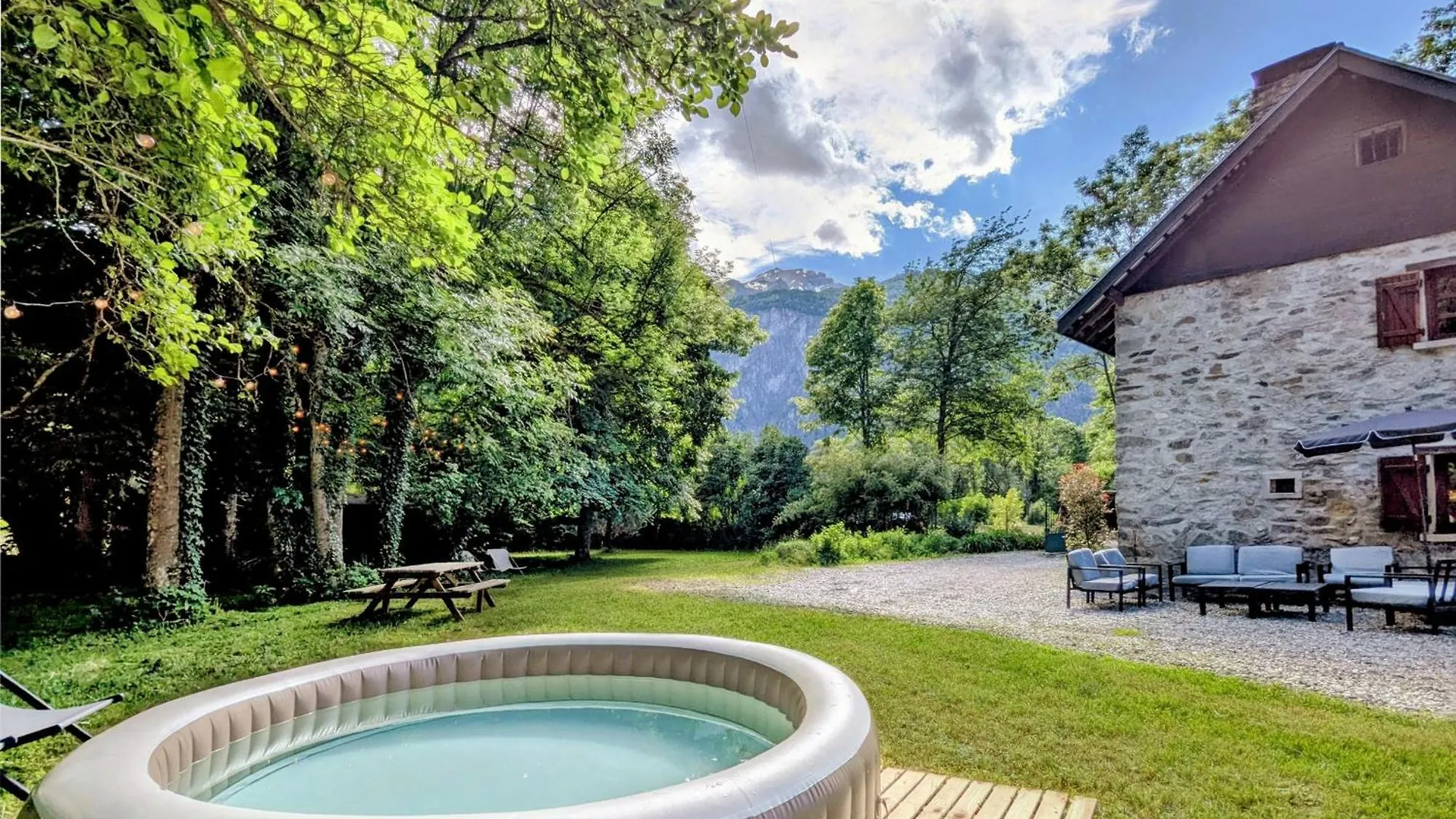 Maison Avec Grand Jardin, Garage, Jacuzzi Supplement 오리스